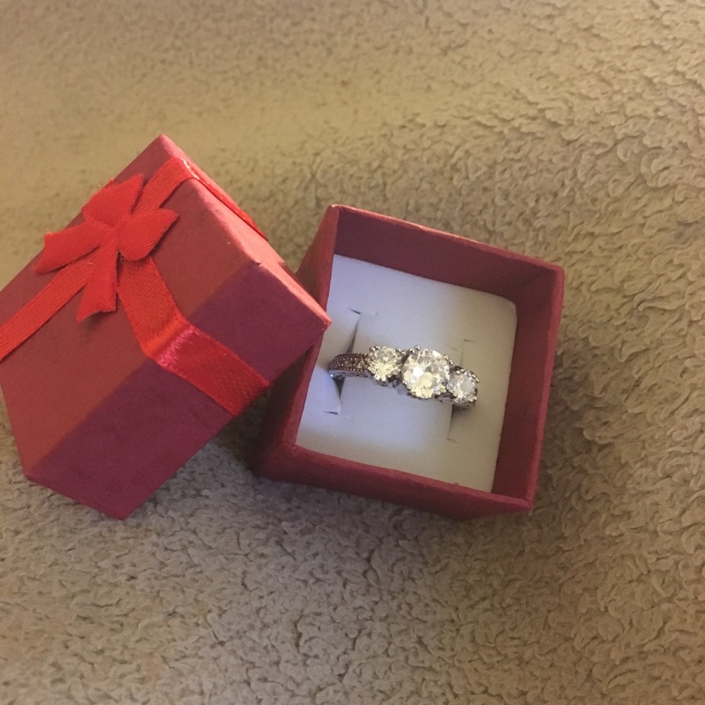 Exquisite Engagement/Wedding Ring